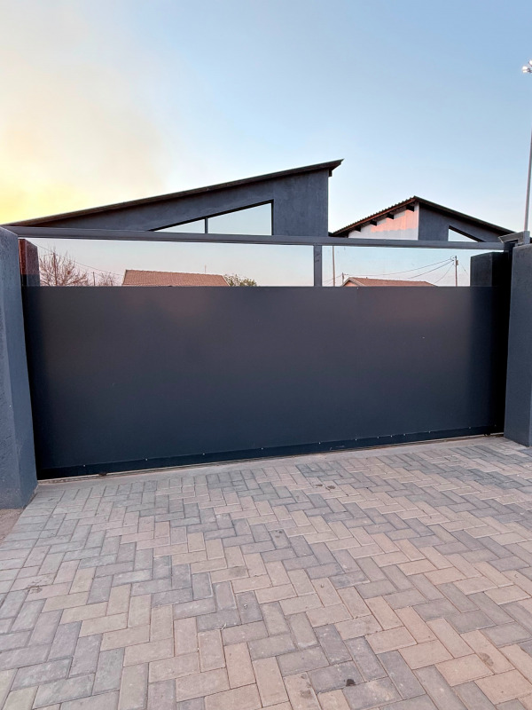 aluminium gate entrance